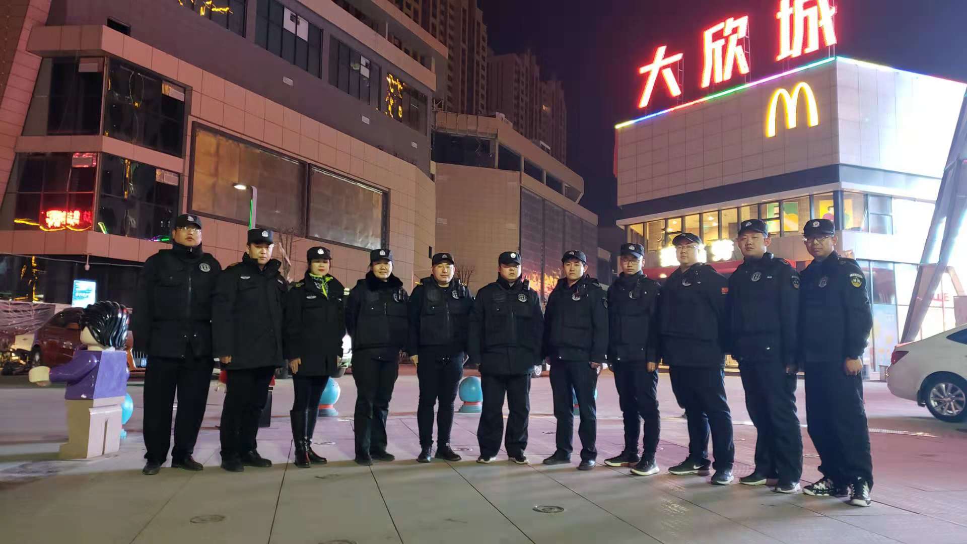 保安特勤隊(duì)員勇赴火場(chǎng)解危難